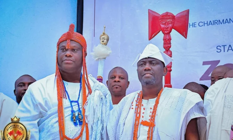Alaafin congratulates Ooni on 10th anniversary