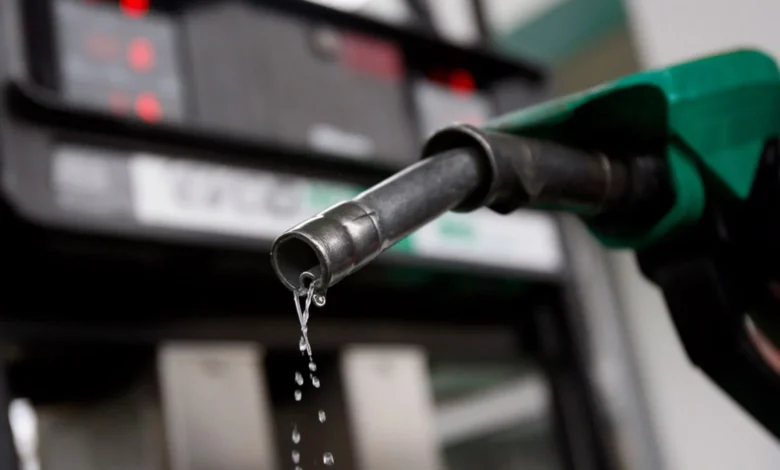 Nigerian filling stations reduce fuel prices