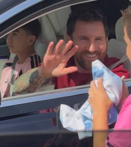 Dad Abandons His Car Mid-Road Just to Get His Son a Messi Autograph — And Leo Didn't Disappoint